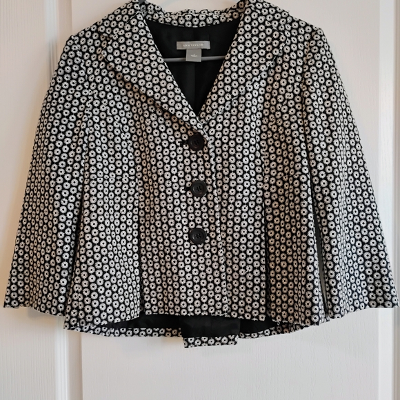 Ann Taylor Floral Blazer – Size 2 – Black & White - Picture 1 of 4